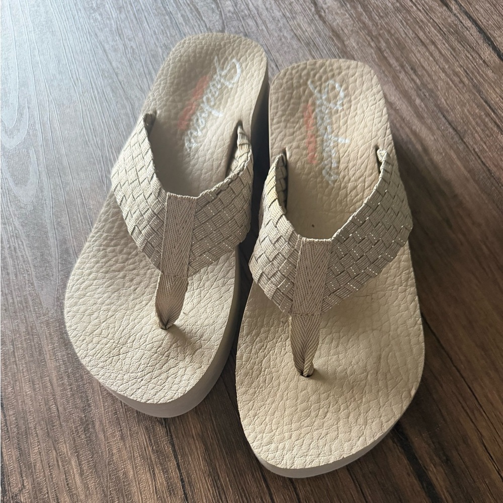 SKECHERS Yoga Foam Neutral Woven Strap Flip Flop Sandals